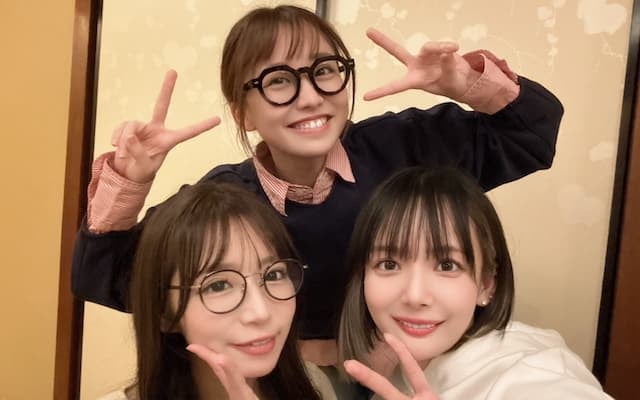 美人雀士・岡田紗佳がチームlittle通過で打ち上げ！「お疲れ会なう！」