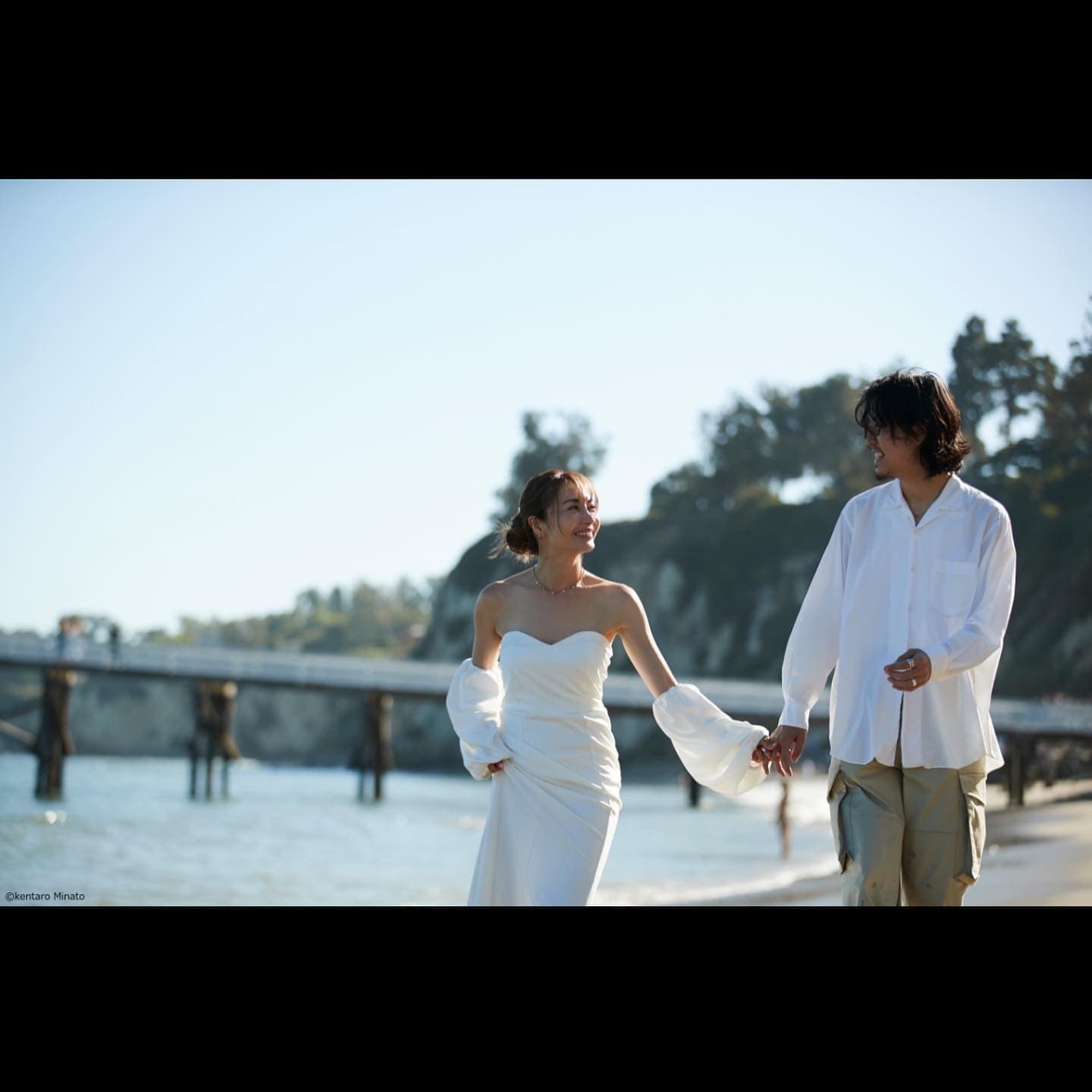 タレントの新山千春が一般男性と結婚「ドレスは 5000円」