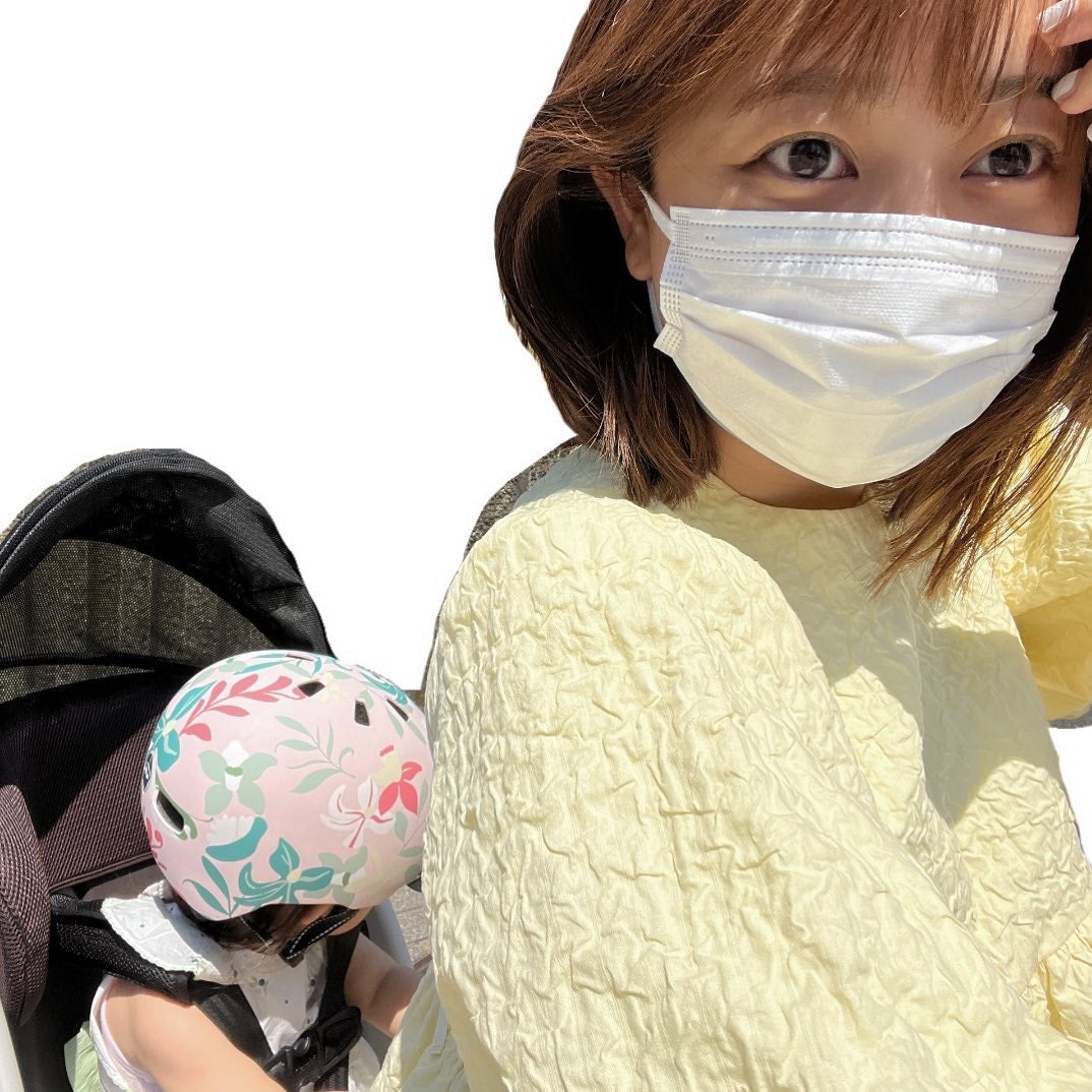 菊地亜美さんがママチャリに娘を乗せ、”一番輝く自分”の自撮りショットを公開🌈