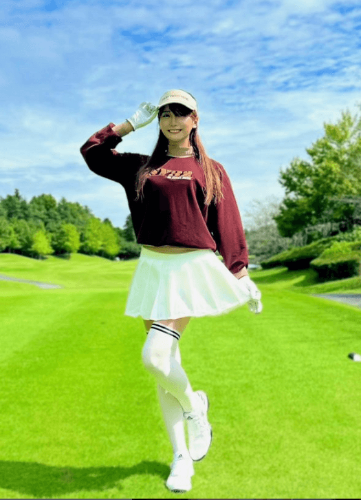 グラドル・桜りん、妖精的可愛さの”秋仕様ゴルフウェア”披露！ファン「ス・テ・キ」とガチ惚れ模様に