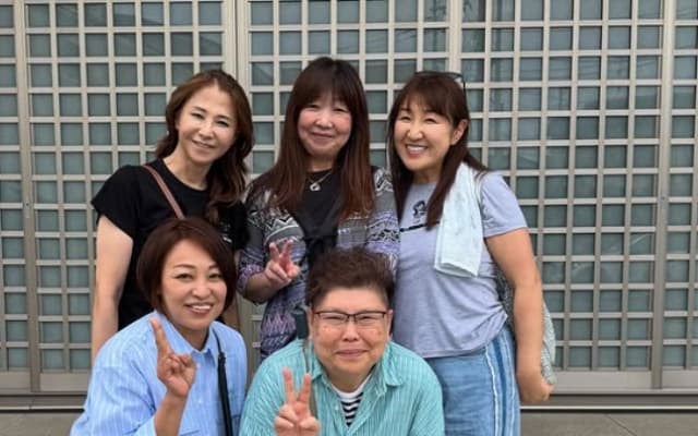 「皆んな元気でいてくれてありがとう」北斗晶が同期のお墓参りを報告。同期会での元気な様子も披露