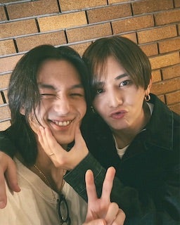 「夢が叶ってる」超人気アイドル 憧れの”あの人”との2ショット公開に祝福の声続々