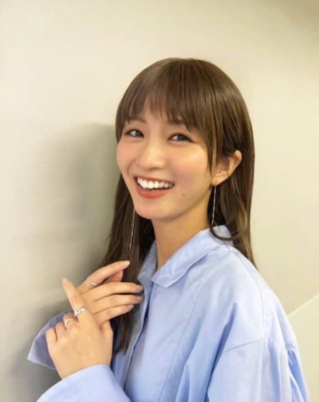 最新ファッションでカッコ可愛いを見せつける！岡崎紗絵がファッション撮影風景を公開