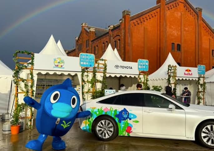 「明日はきっといいことあるね！」そらジロー、赤レンガ倉庫のイベントに出演したうみスケ君と空にかかった虹の写真を大公開！