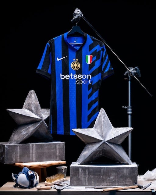 名門インテルが斬新な新ユニフォームを発表