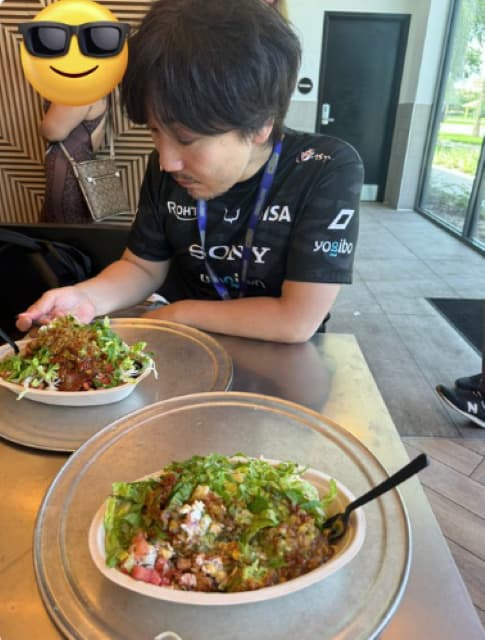 「二人ともウィナーズでプー！」プロゲーマー・ふ～どが梅原大吾とランチ