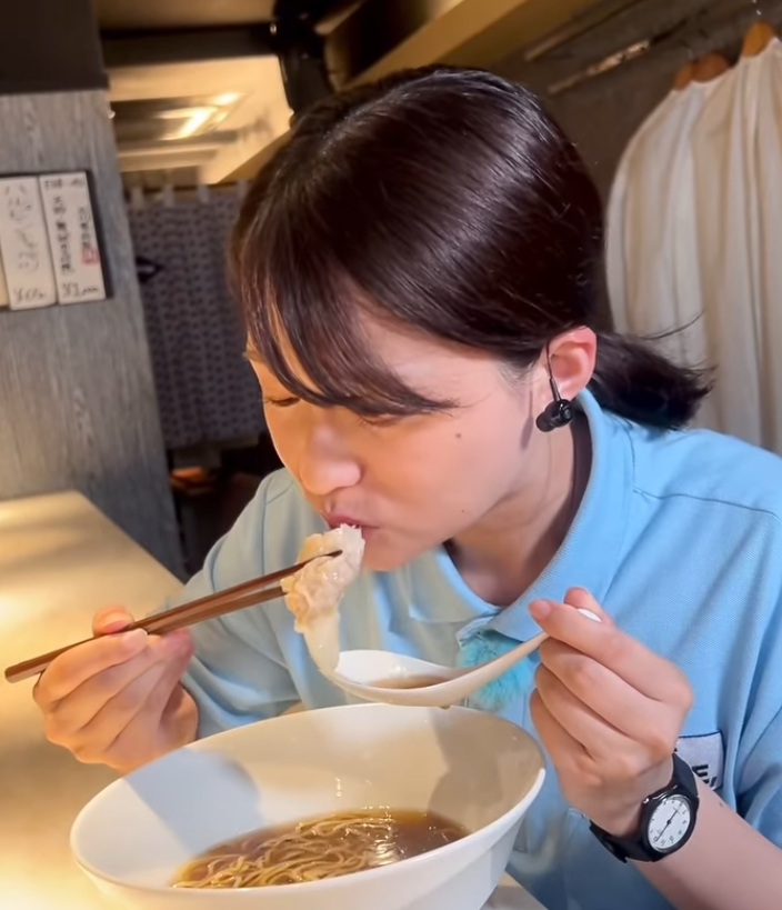 「旨味が駆け巡る！」篠原梨菜アナが早朝ラーメンで見せた“至福の表情”に反響続々！