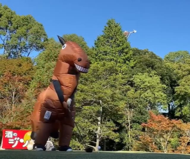 「ふざけ過ぎやろ笑」ファン大爆笑！柳田悠岐 コスプレゴルフを開催！