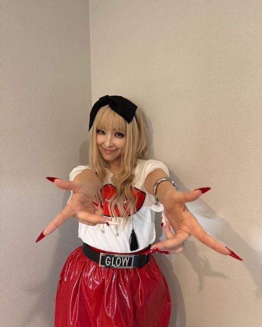 ギャルスタイルでキュートに変身！麻生久美子が魅せるギャルファッション