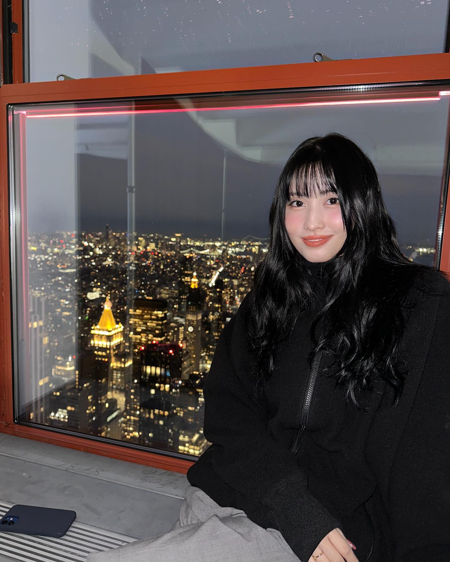 インスタフォロワー1000万人超え✨TWICE・モモがNYの夜景ショットを公開📸
