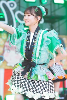 「がーーー可愛いの供給過多」超人気アイドル レアな姿披露にファン大興奮 激かわショット公開で話題に