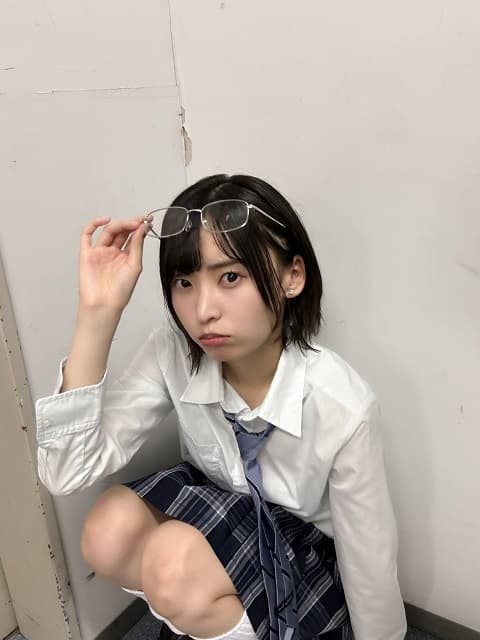 「ぶっ刺さり案件です」AKB48メンバーの制服×〇〇ショットにファン大歓喜！
