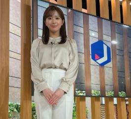 田原萌々アナ、明日の収録に向けて準備中！パンツスタイルも大好評