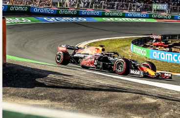 F1屈指の名所！ザントフォールト“18度バンク”が魅せる異次元コーナー