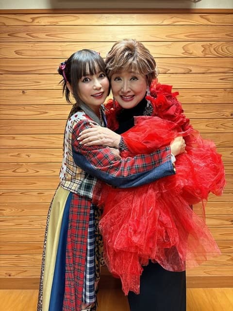 「めちゃめちゃ素敵ー！」中川翔子が”ラスボス”とライブで共演！凄すぎる2ショットにファンも大興奮
