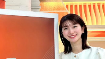 TBSアナウンサー・吉村恵里子が魅せた“黄色コーデ”に反響！スタジオでのオフショットが話題