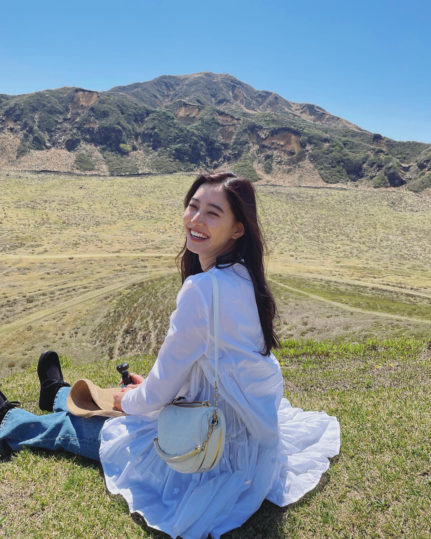 大自然に映える!?🌲🌞新木優子さんのはじめての熊本「ゆんぴょの笑顔が眩しい😎✨」