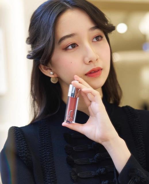 Cocomi、パリのディオール本店を訪れ