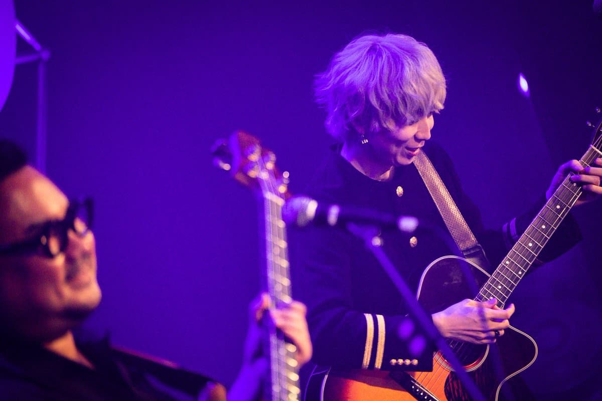 “課長と俺”の一枚に反響　川谷絵音がライブ中の笑顔ショットを投稿