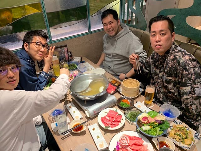 ヤーレンズ 楢原が松井ケムリらと沖縄グルメを楽しむ！ファン「なんでこんなに可愛いの」