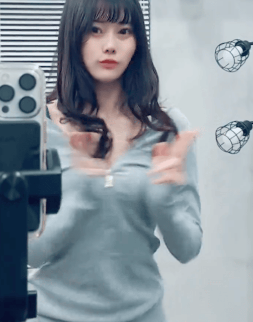 「太ももヤバ！」人気グラビアアイドルの投稿した動画にファン釘付け！