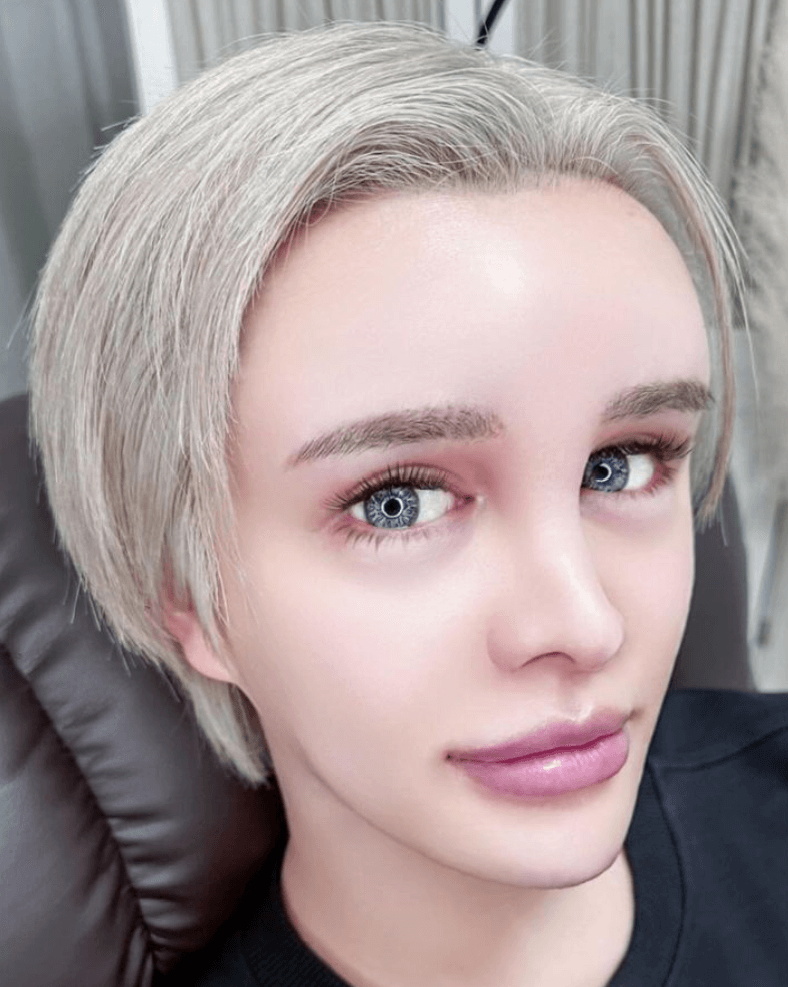 「吸い込まれそうな瞳💙」Mattがマツエクメンテナンス後の写真をアップ