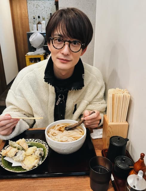 岡田将生、“アラレちゃん”風なオフショットを公開！