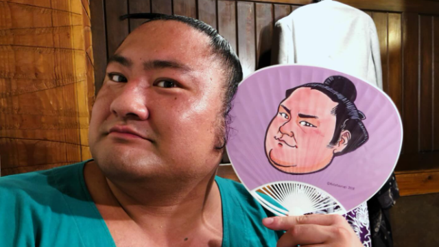 断髪までいよいよ1週間切り！元琴恵光、"琴恵光&うちわエコー"お茶目ショットでラストスパート