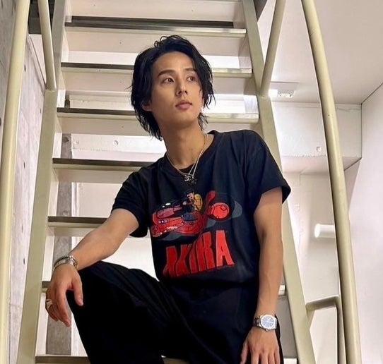 藤ヶ谷太輔の古着コーデに「カッコ良すぎて語彙力失う」「似合い過ぎ」の声