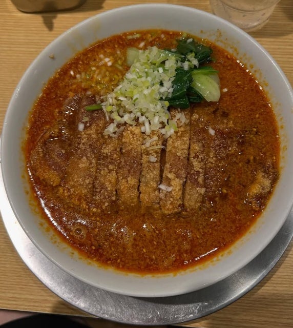 至福の一杯！杉本哲太が味わう排骨担々麺の迫力