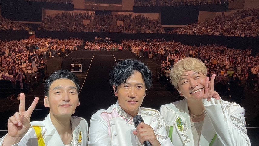 香取慎吾、草彅剛、稲垣吾郎がファンと一緒の