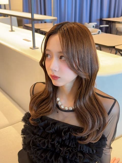 髪の巻き方の参考に！森香澄が斜めからの美麗ショットをファンに提供