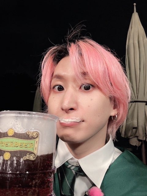 佐久間大介がバタービールで恒例の「泡の口髭」ショット公開