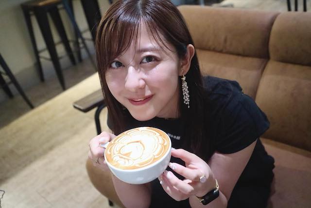 斎藤ちはるがプラベートなひと時を公開「カフェが素敵すぎて…」