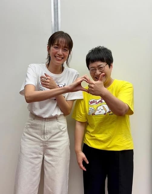 近藤春奈　栞里ちゃんとファンミ風ショットを撮っていたら…