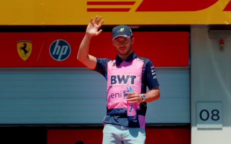 F1 熱狂の絵葉書 アルピーヌが届ける前半戦ハイライトが胸を打つ