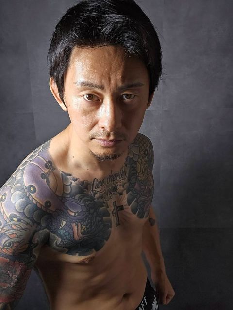 オーラ出てない？格闘家・吉永啓之輔 キリッと見つめる目線がカッコよすぎる！