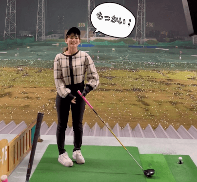 「ナイススタイル！」ゴルフ美女子、ミス後の”ワンモア・アゲイン”ムービーが可愛すぎると話題に「ナイスショット！」