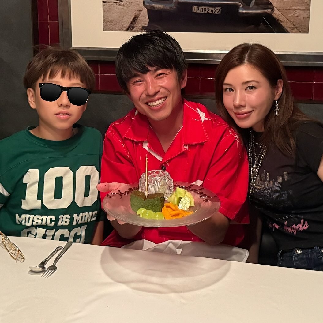 37歳になった人気俳優が家族ショットを披露「今後ともよろしくお願いします」