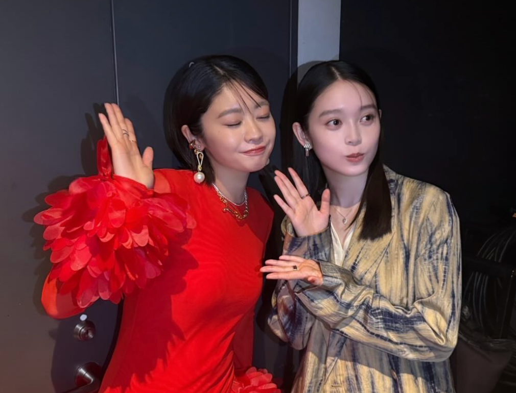 “赤ドレスがぴったり”音楽祭で蘇るあの瞬間