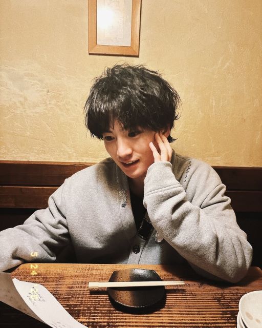 木戸大聖、無防備な笑顔とともに。「今日はなに食べようかな」が絵になる夜