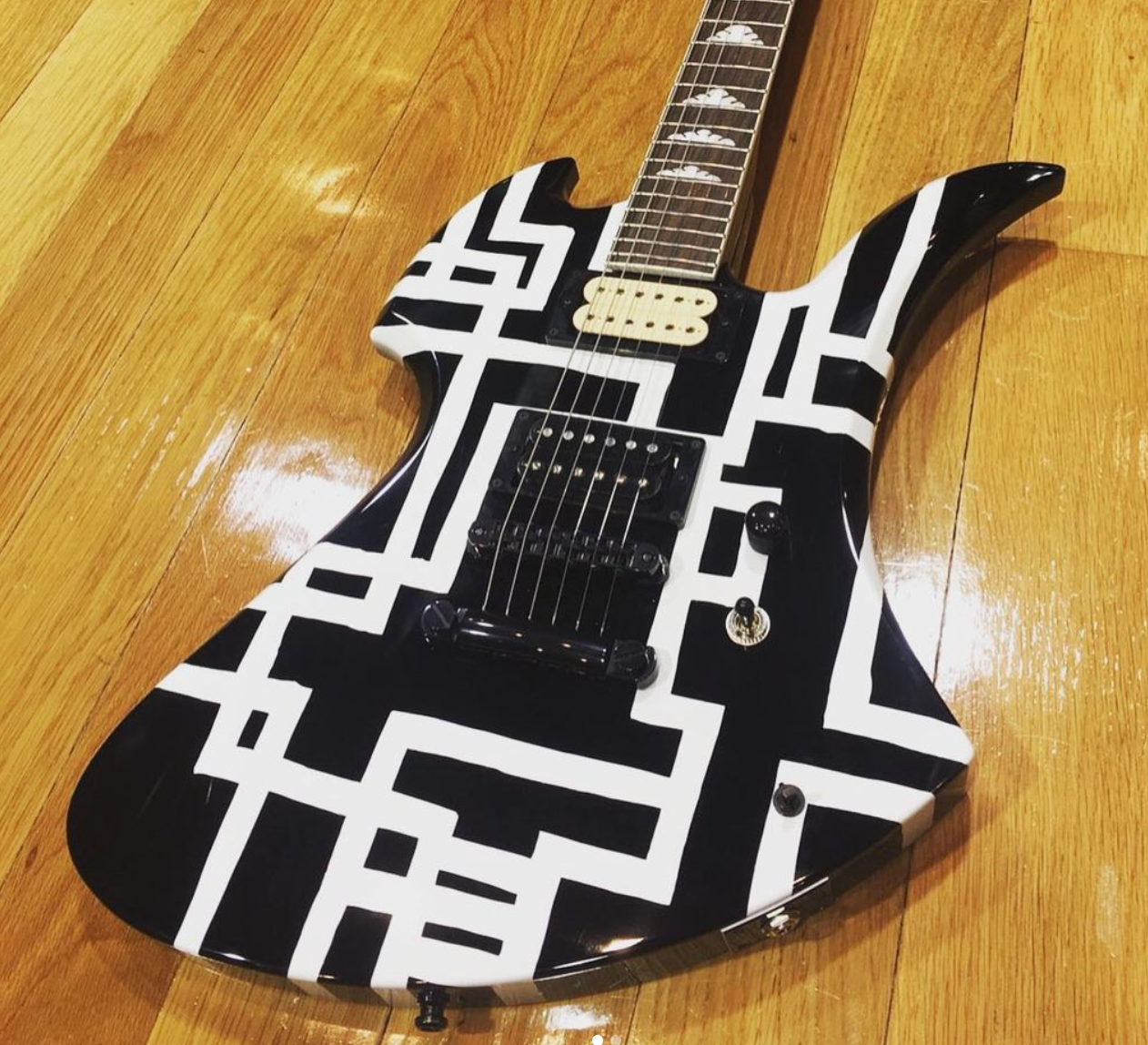 布袋寅泰さんがX JAPANのメンバー・HIDEさんの命日に想う…「届いてますよ、確実に💐」