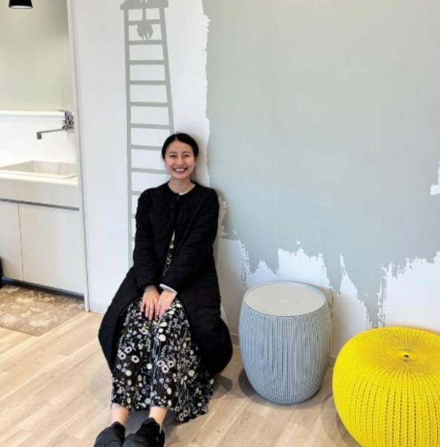 フリーアナ・岡部里香、ムーミンバレーパークで見せた「子どもの顔」♡母との一枚が話題