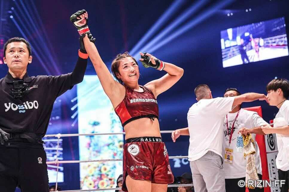 RENA　RIZINで勝利を報告