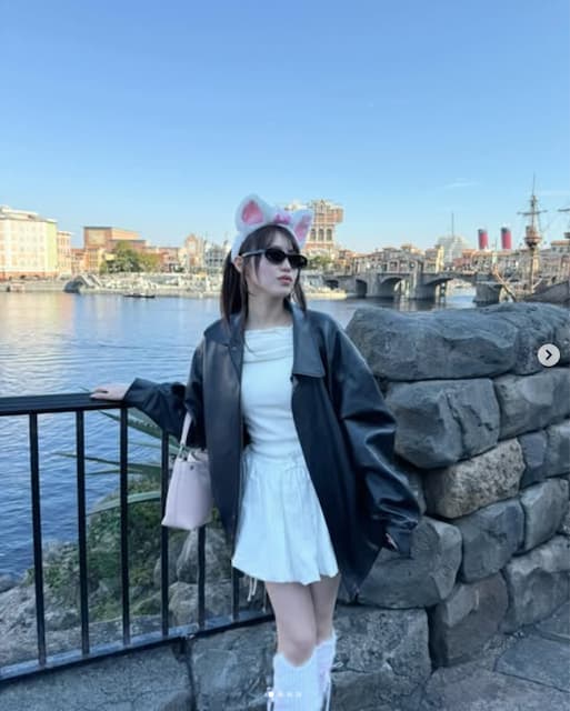 香音が真っ白コーデの投稿。ディズニーとのコラボにファン歓喜の声