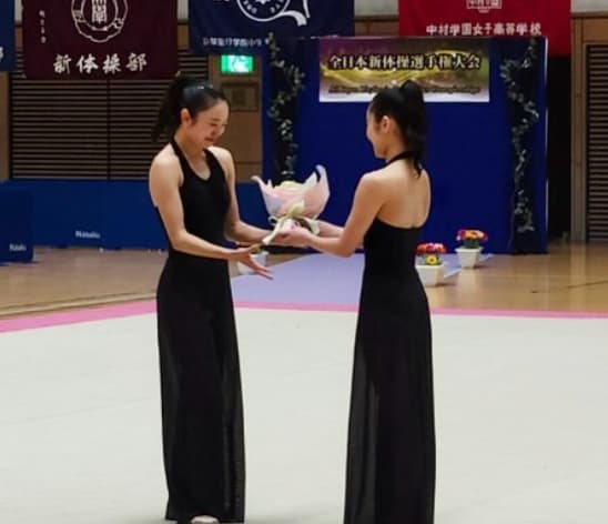 新体操フェアリージャパン・鈴木歩佳　現役引退の竹中七海へ感謝の抱擁