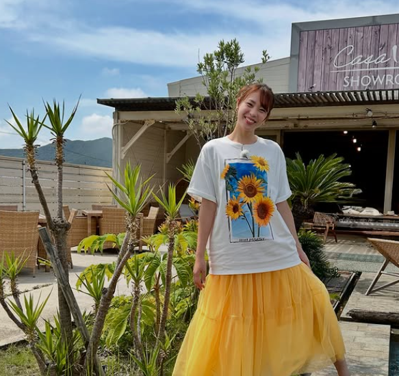「向日葵コーデで夏気分満タン」元女子バレー日本代表・迫田さおり、渥美半島リゾート旅を報告