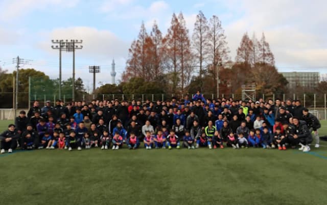 李忠成、2025年初蹴りでスタート！『平和で笑顔溢れる年にしましょう』