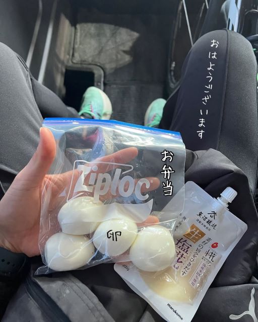 樽美酒研二の朝支度。ジップロック片手に車内で今日の仕事へ向かう時間を公開