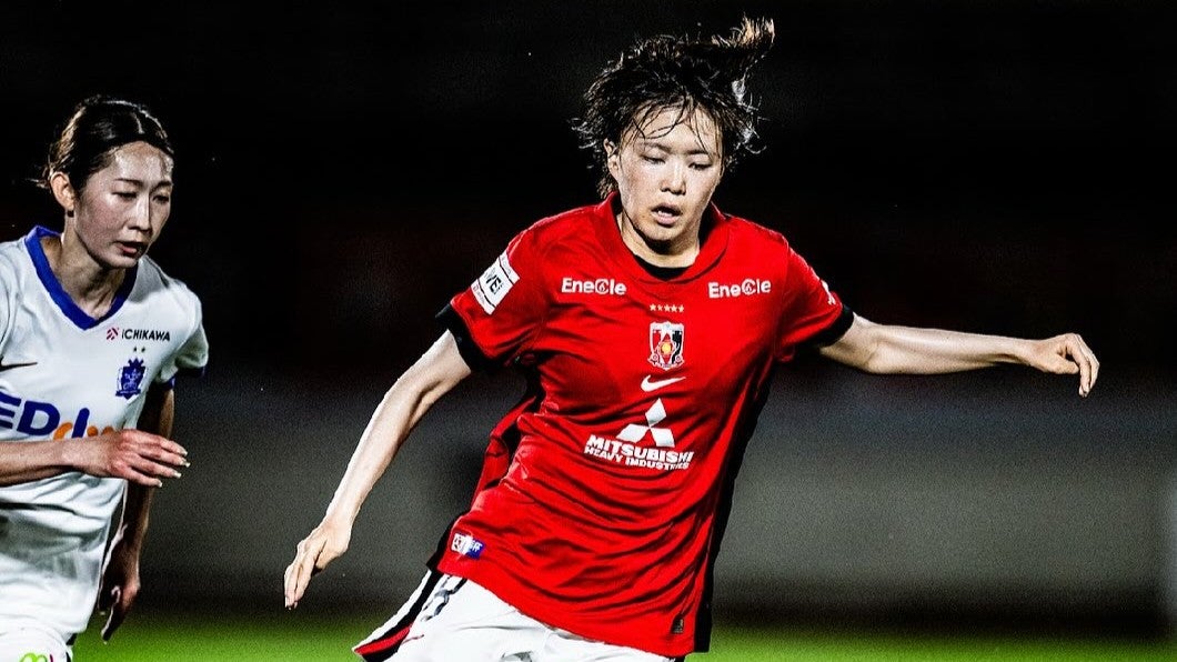 悪天候を切り裂くドリブル…新天地デビューで魅せた背番号8